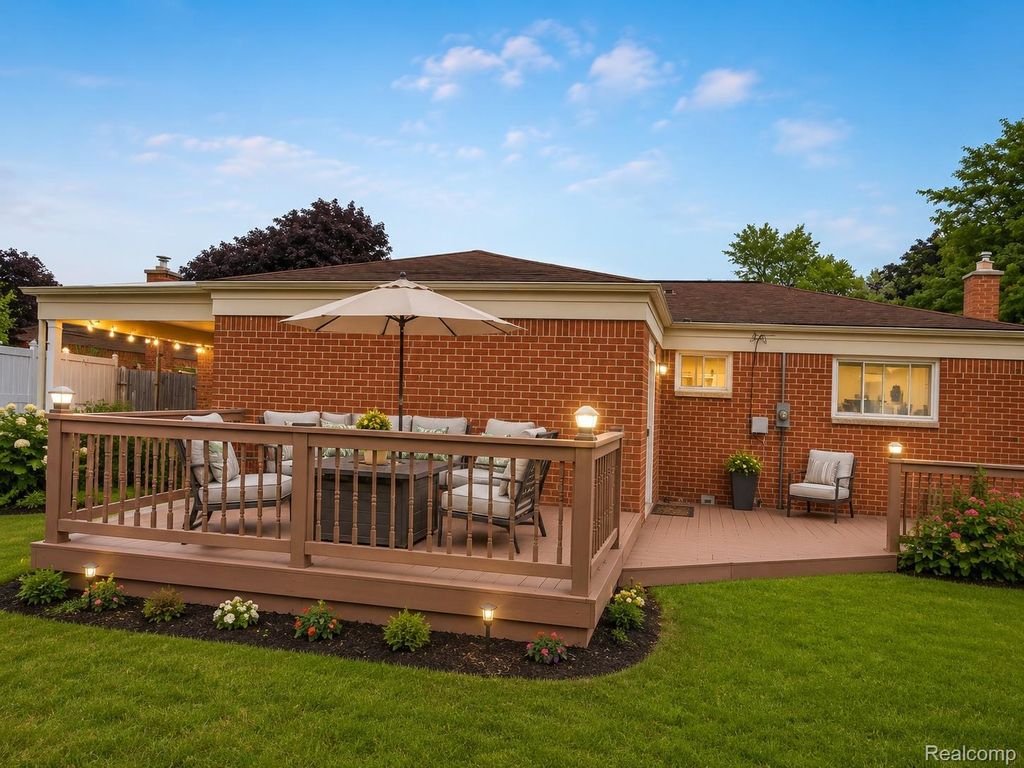 25132 St Clement Drive, Warren
