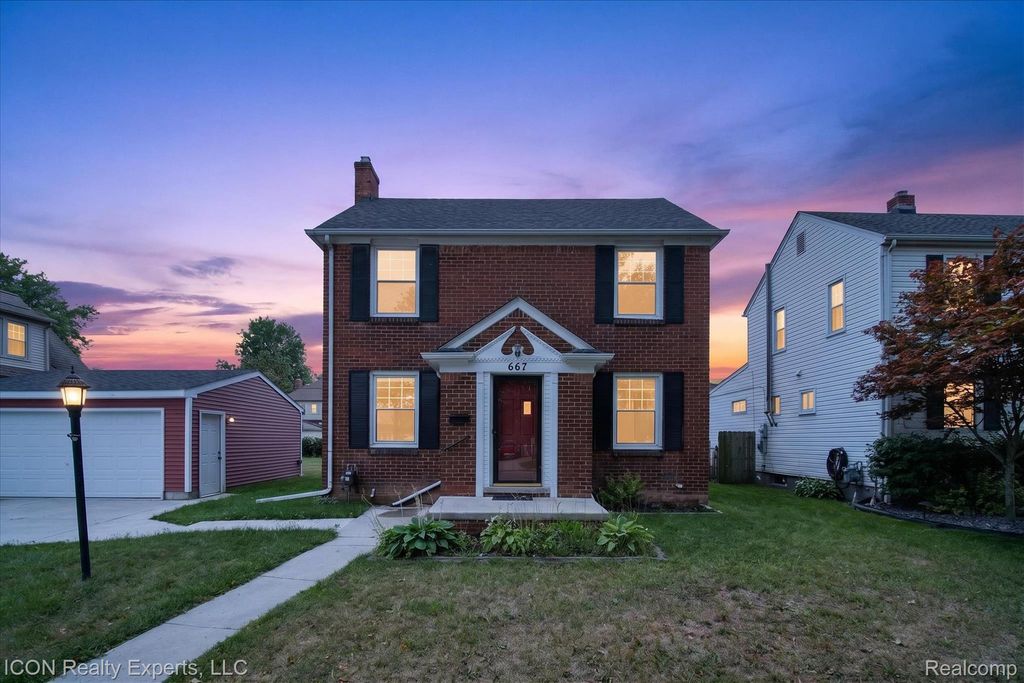 667 North Drive, Wyandotte city