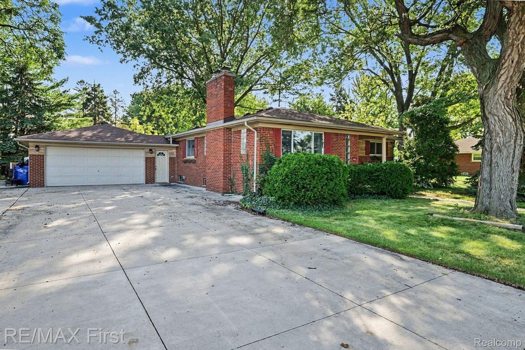 30640 Lorraine Avenue, Warren city