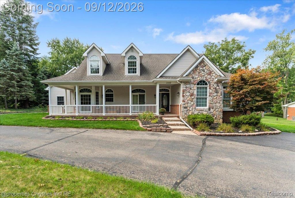 1143 Brewster Road, Rochester Hills