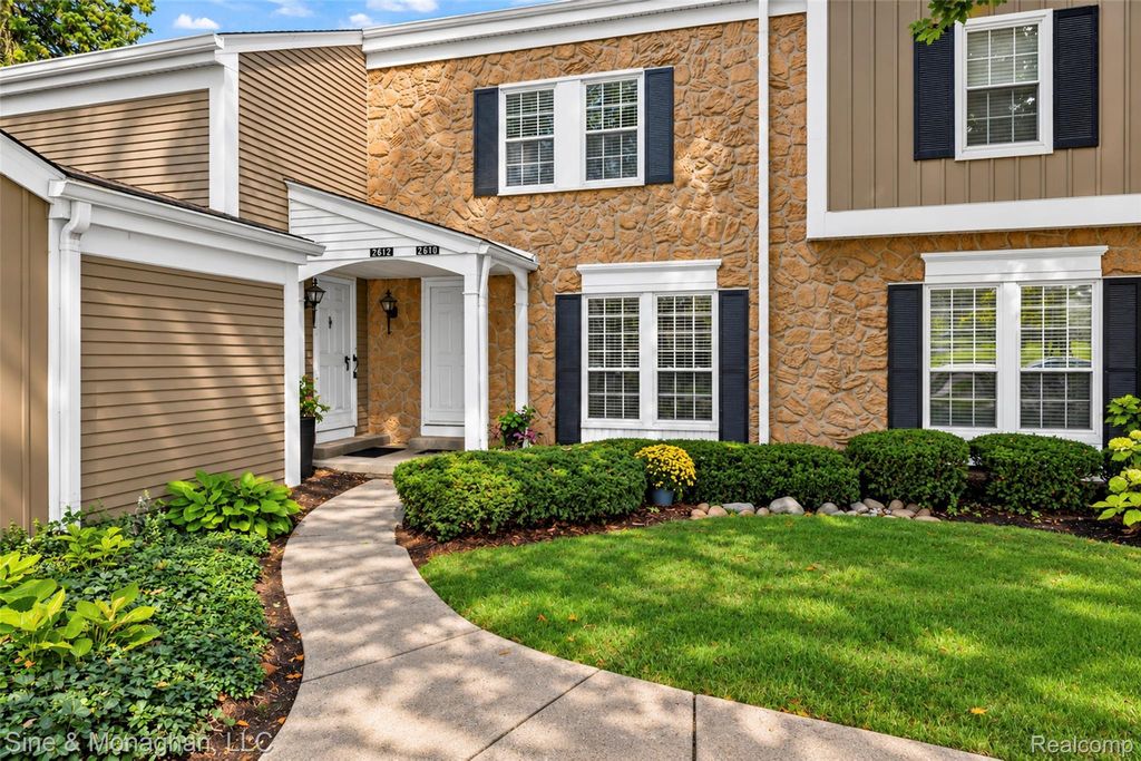 2610 Williamsburg Circle, Auburn Hills