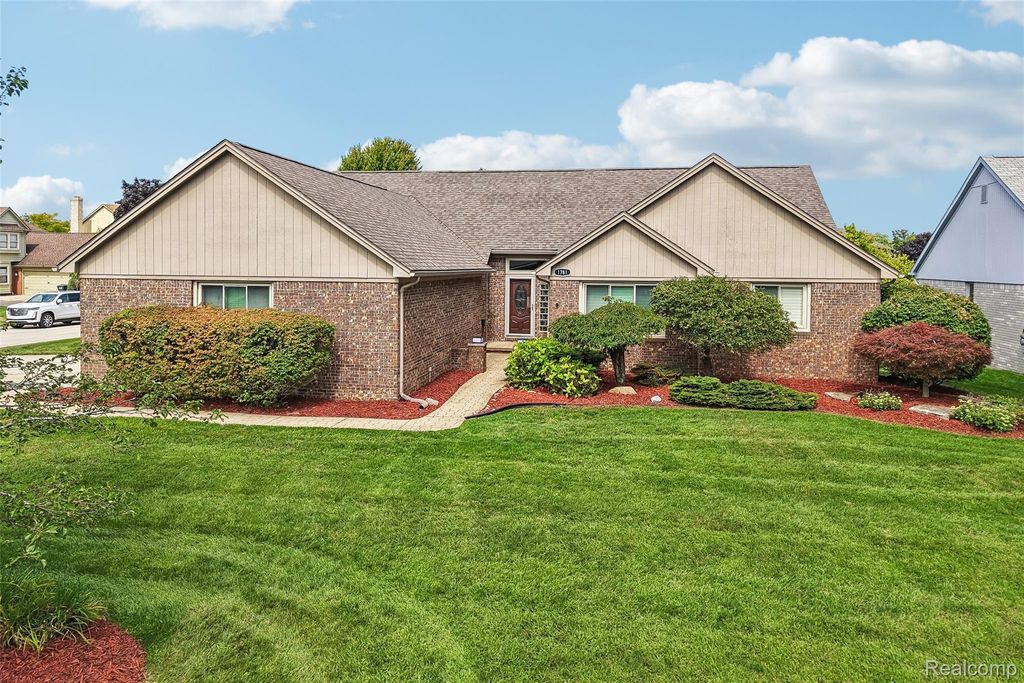 1781 S Shore Drive, Rochester Hills city
