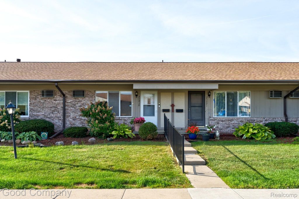 25219 Potomac Drive, South Lyon city