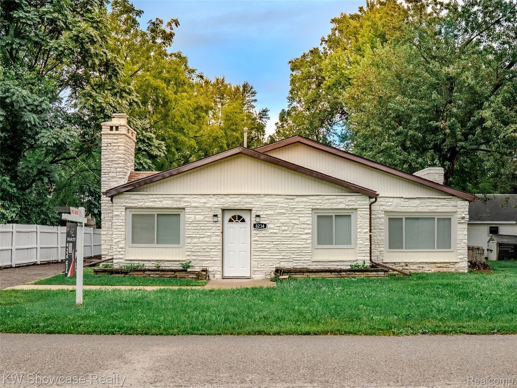 8234 Arlis Street N, Commerce Twp