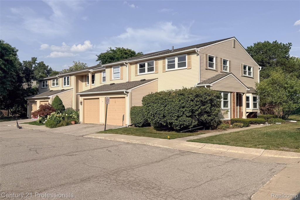 1520 Brentwood Drive, Troy