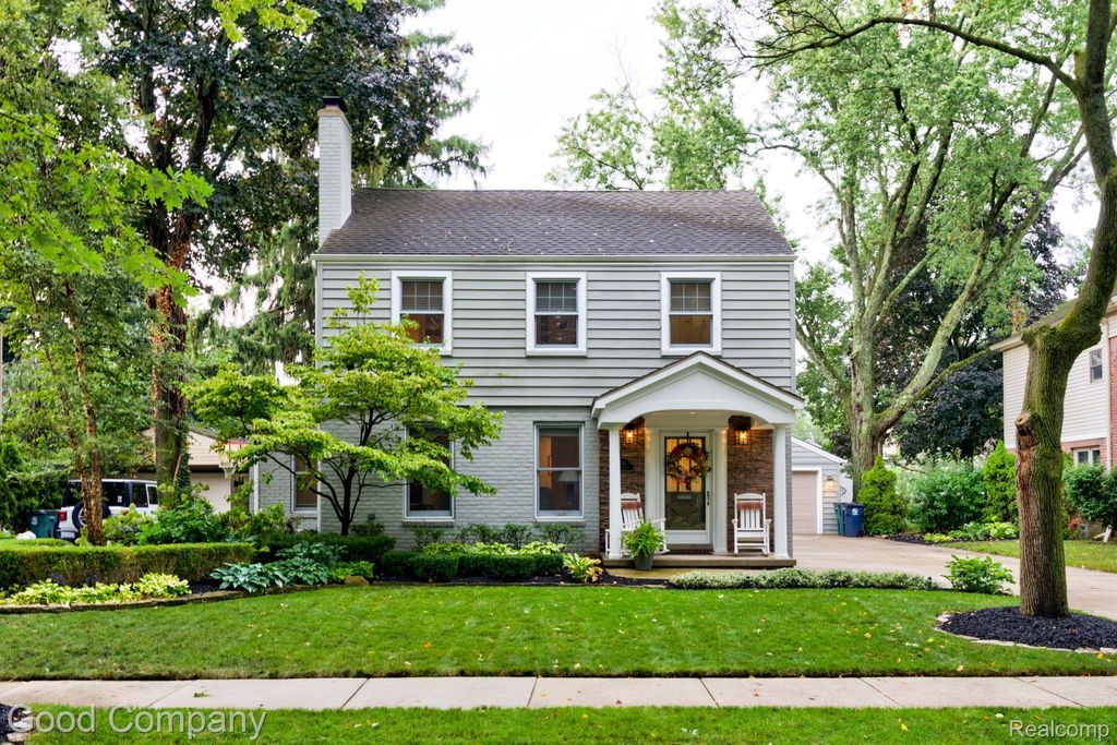 203 Aqua Court, Royal Oak