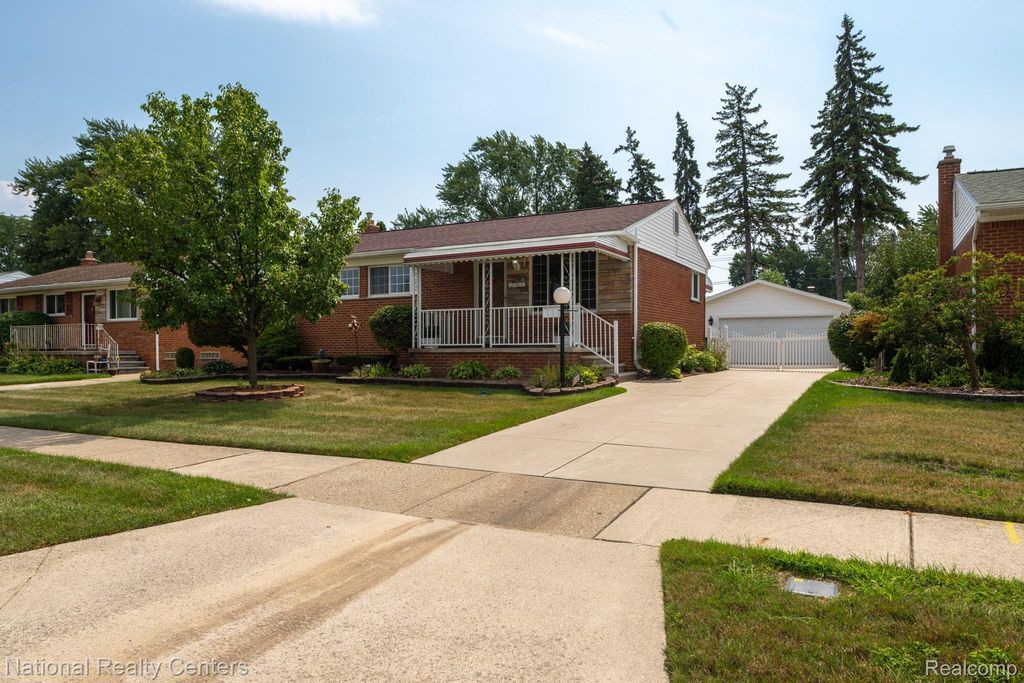 27923 Maplewood Street, Garden City