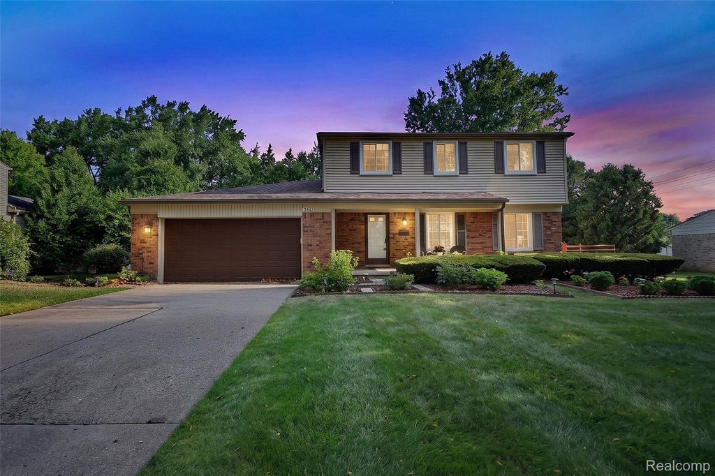 2032 Kristin Drive, Troy