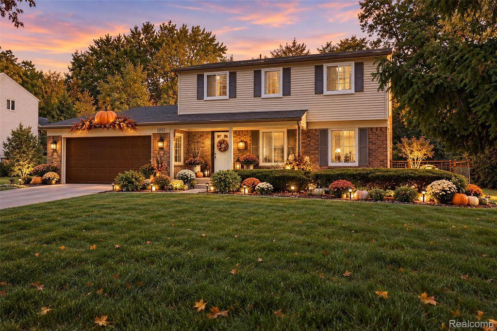 2032 Kristin Drive, Troy