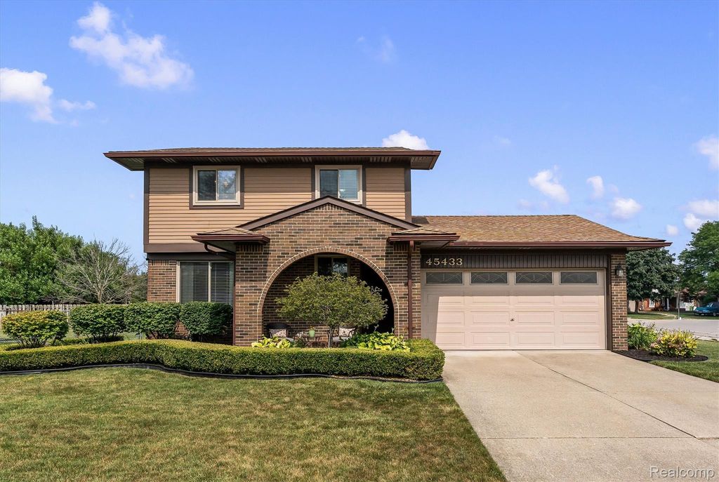 45433 Plum Grove Drive, Macomb