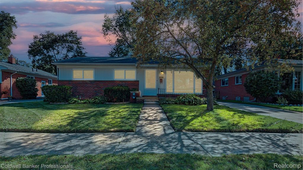 626 Fairway Drive, Royal Oak city