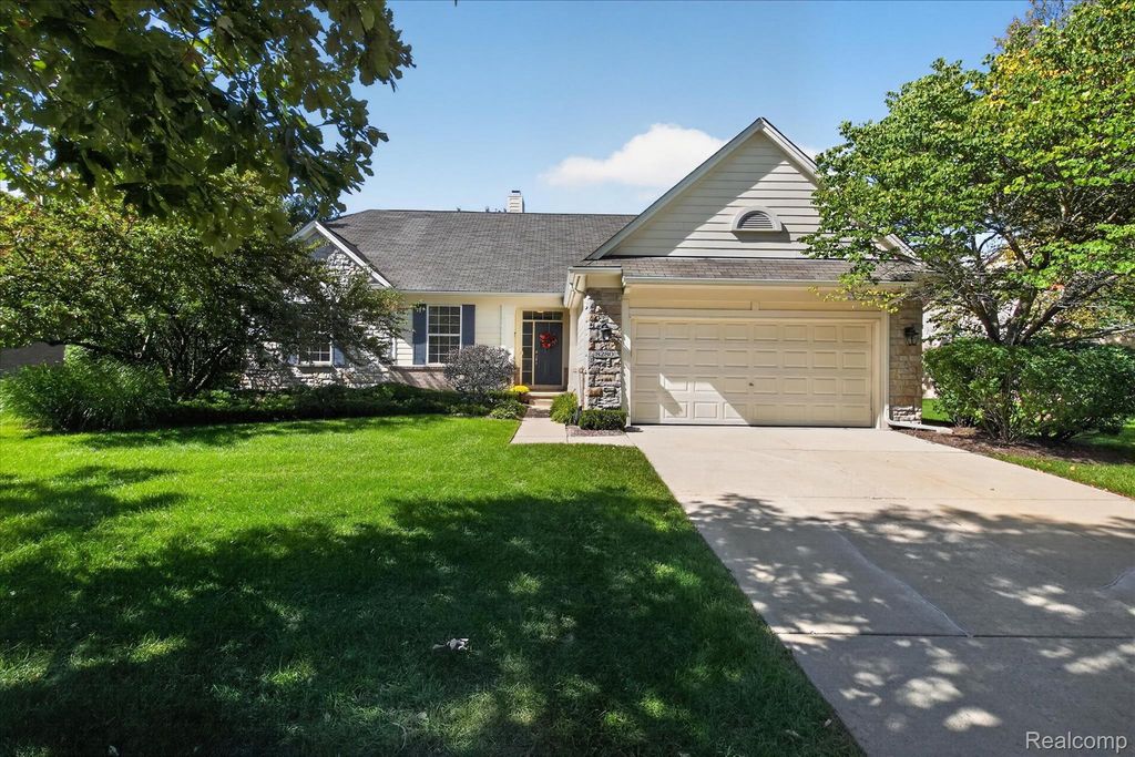 8280 Brewster Lane, Canton