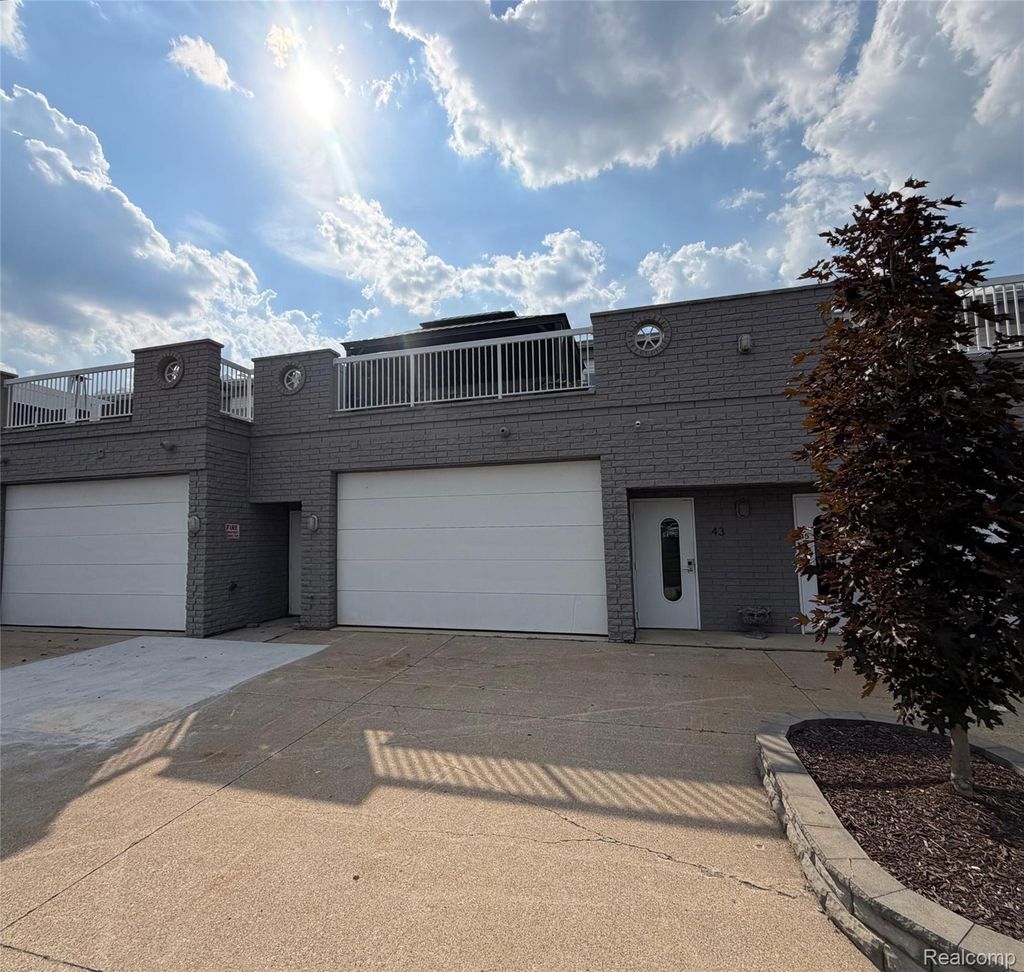 43 Sea Ray Boulevard 18, Harrison Township