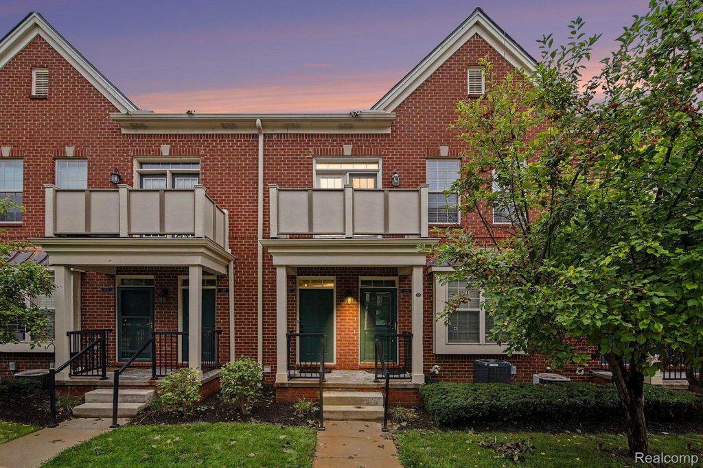 1111 Fountain View Circle, South Lyon city