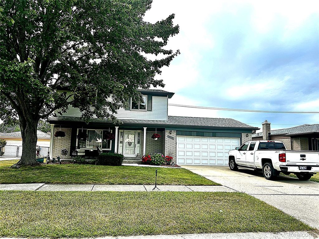 27366 Oakcrest Drive, Brownstown charter township