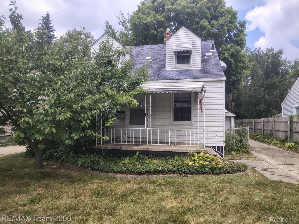 19131 Elkhart Street, Harper Woods city