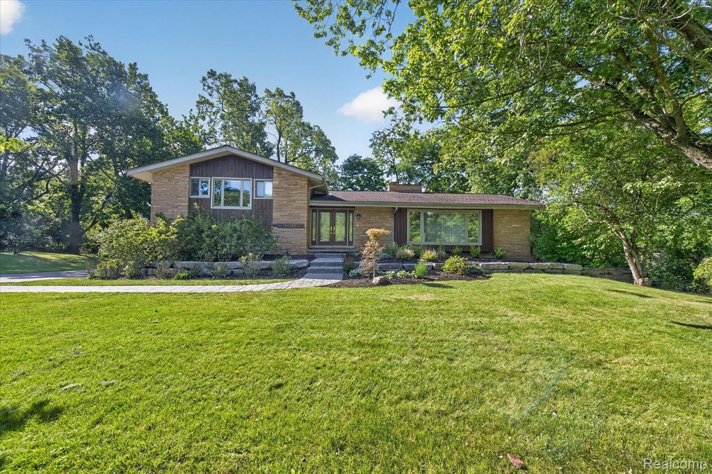 34135 Brittany Drive, Farmington Hills