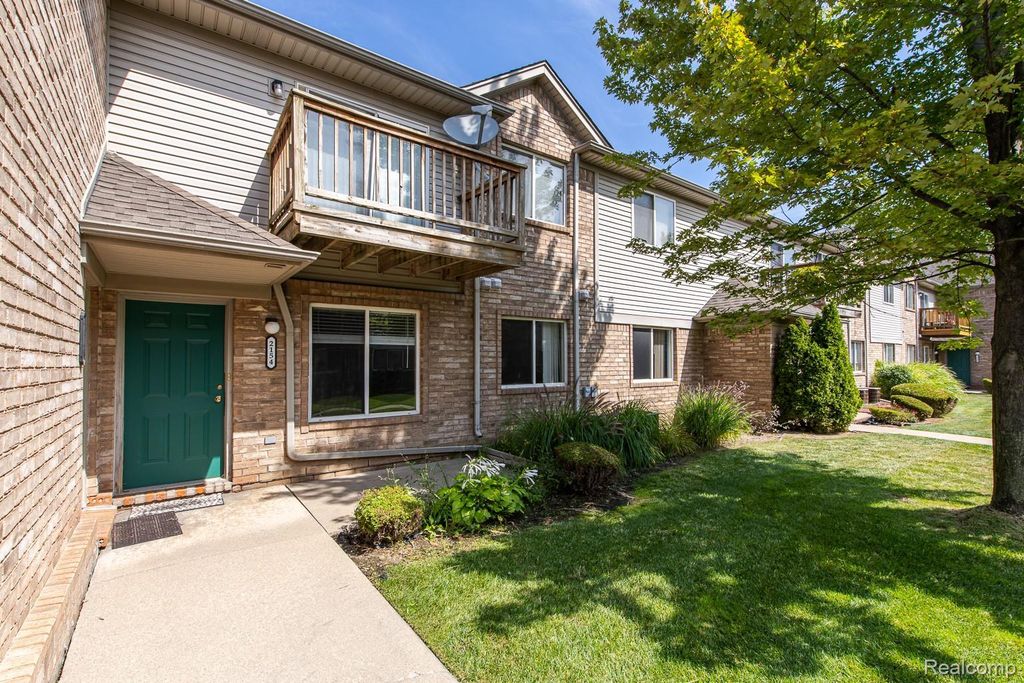 2154 Frazho Road, Warren
