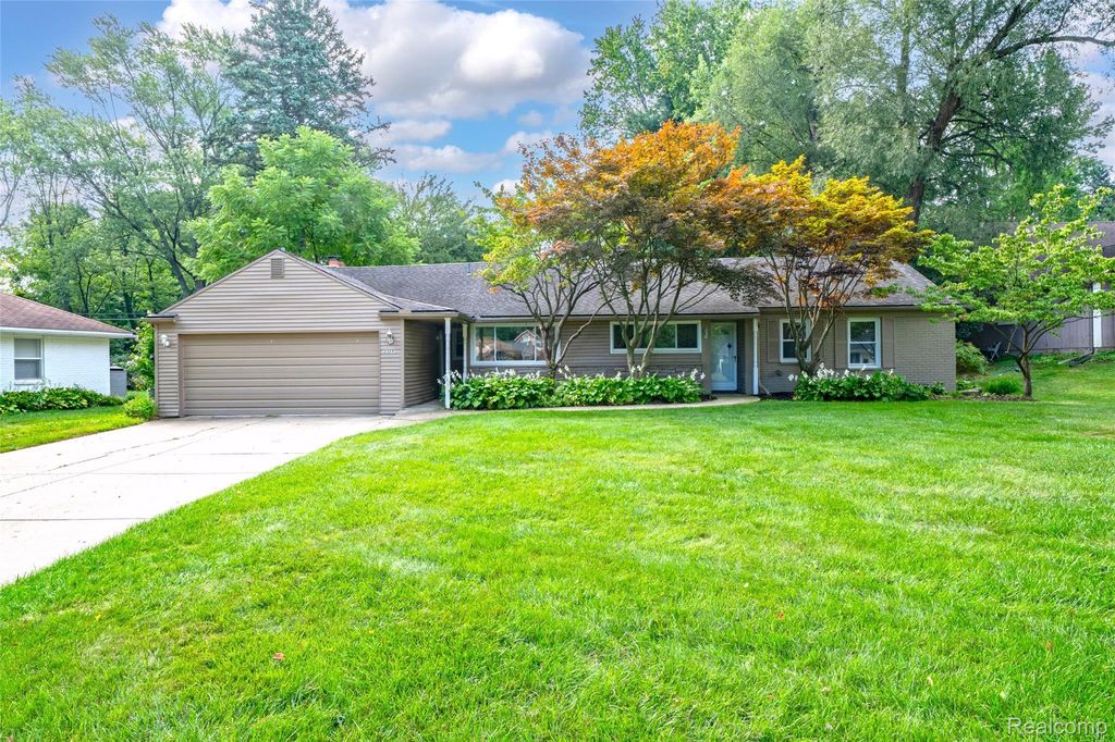 2329 Rutherford Road, Bloomfield charter township