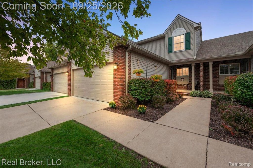 121 Newberry Lane, Marion township