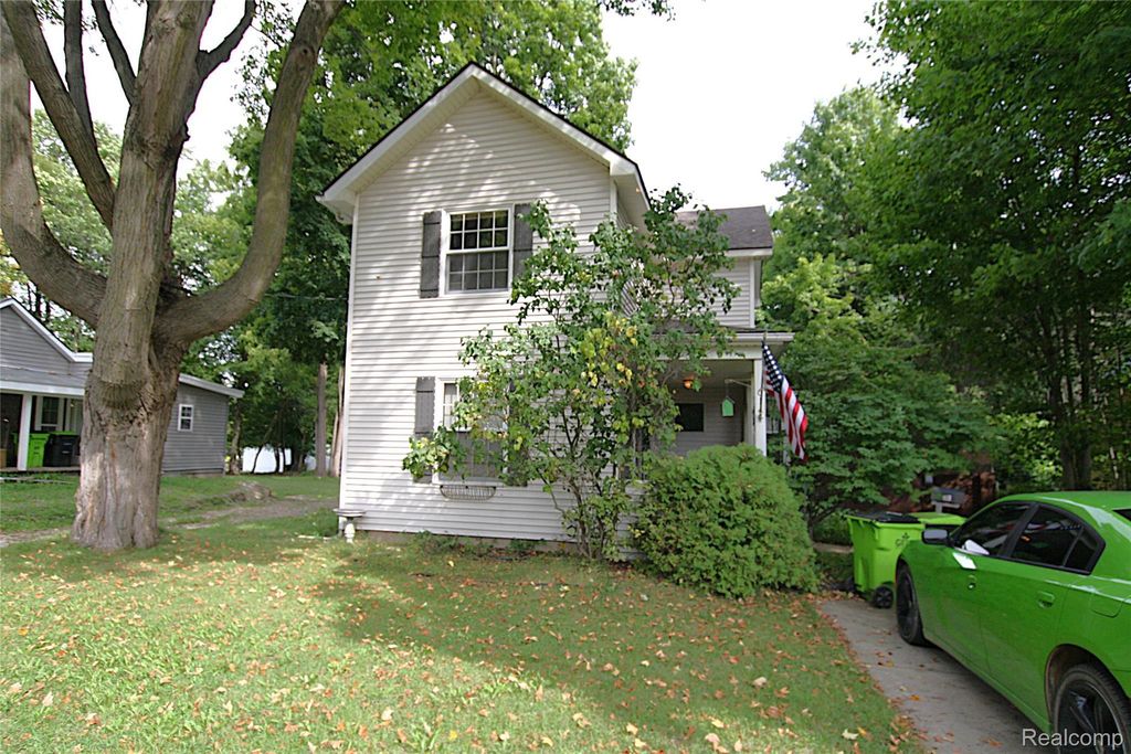 614 Hickory Street, Fenton city