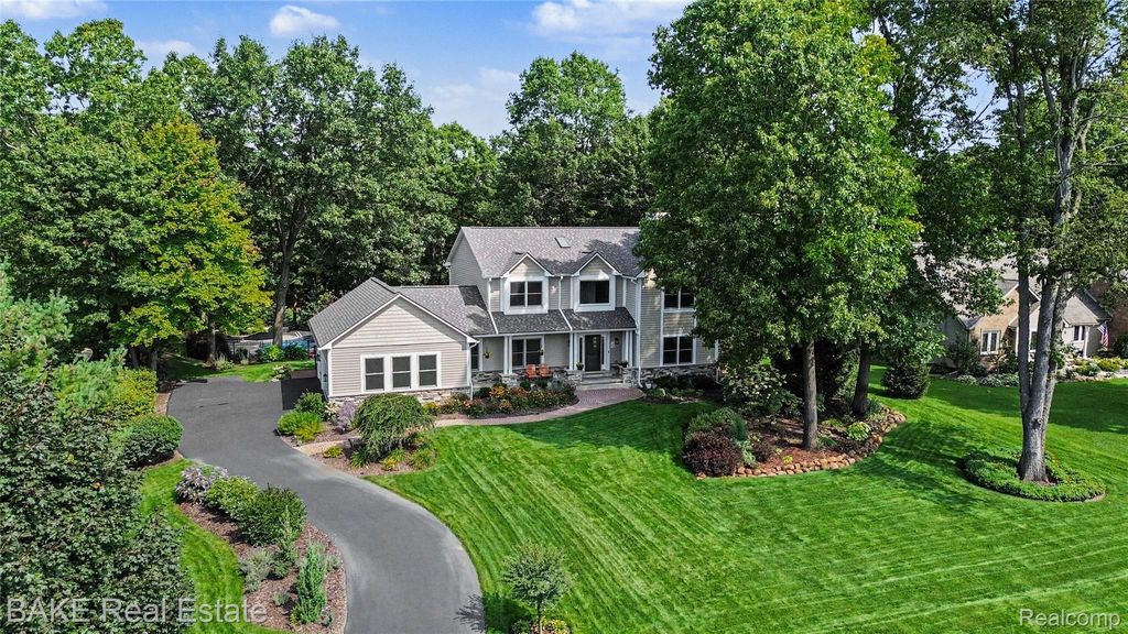 9598 Rolling Greens Drive, Pinckney