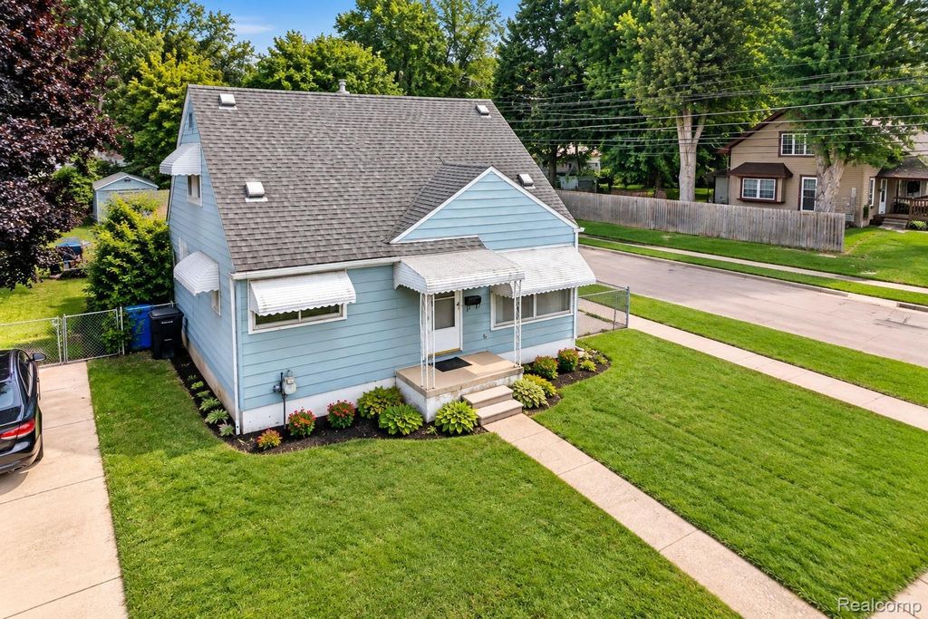 18317 Dalby, Redford charter township