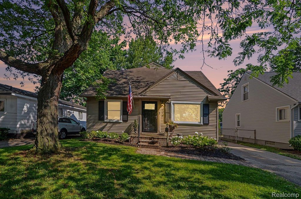 318 Chippewa Street, Clawson city