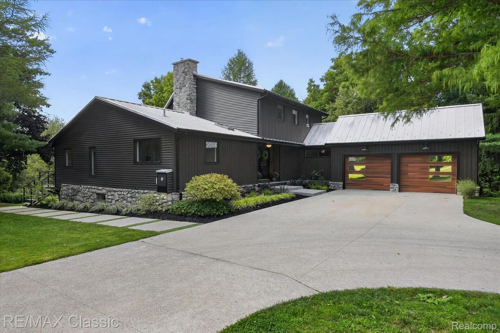 1030 Kurtz Road, Holly township