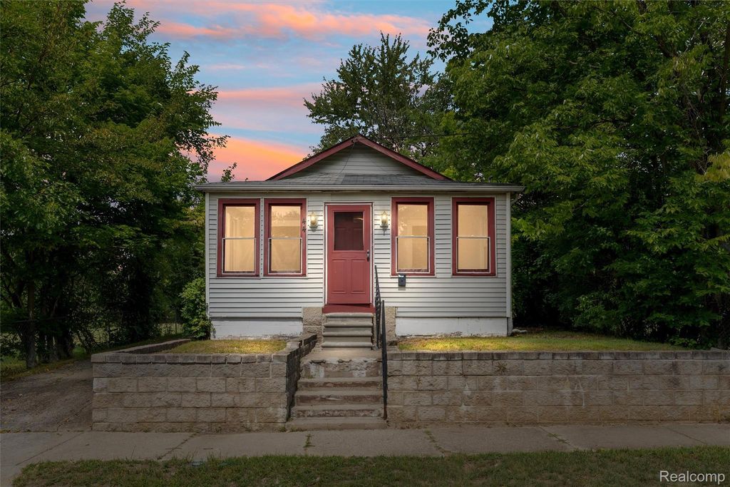 44 Orton Avenue, Pontiac city