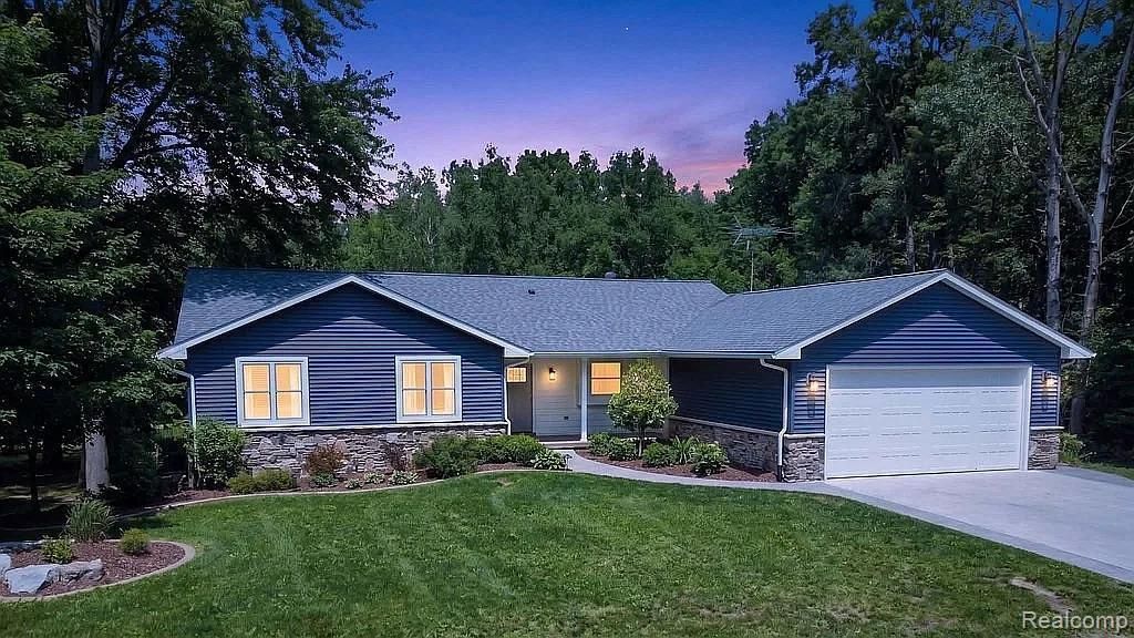 1555 Thompson Road, Verona township