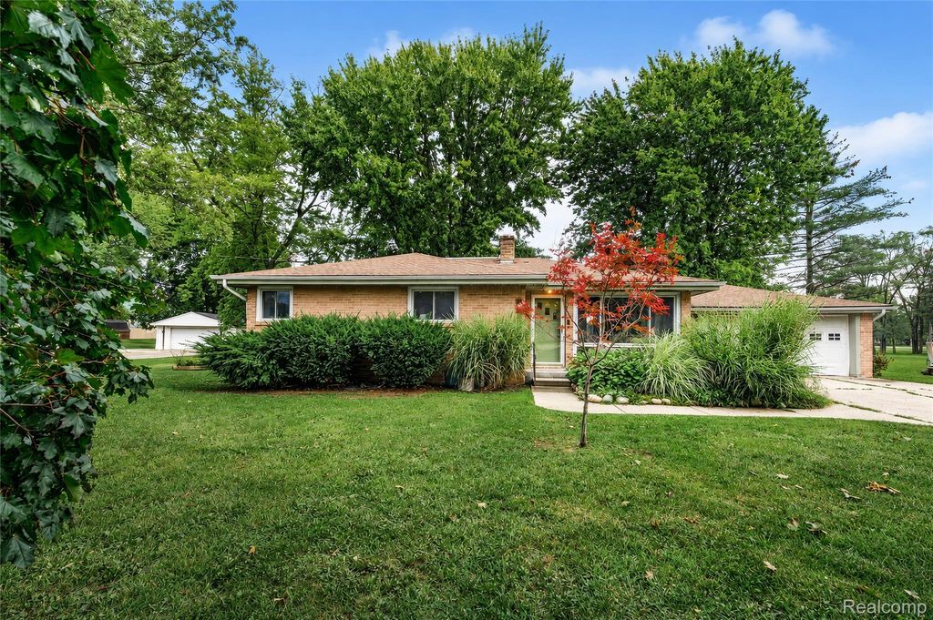 4499 S Linden Road, Flint charter township