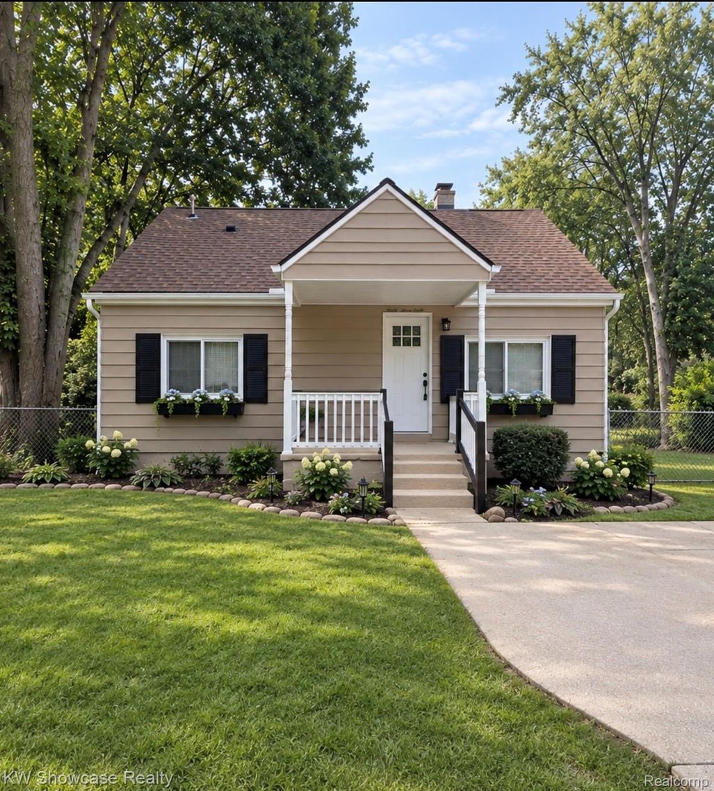 3312 Mandrake Street, Commerce charter township