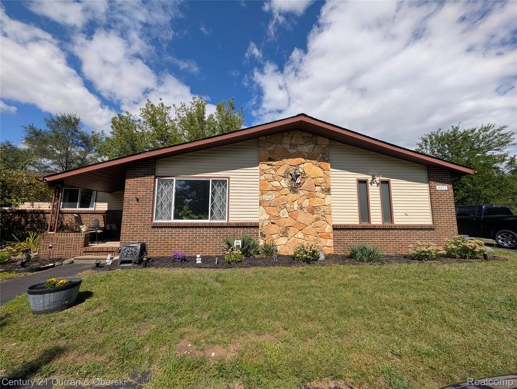 9371 Bennett Lake Road, Fenton