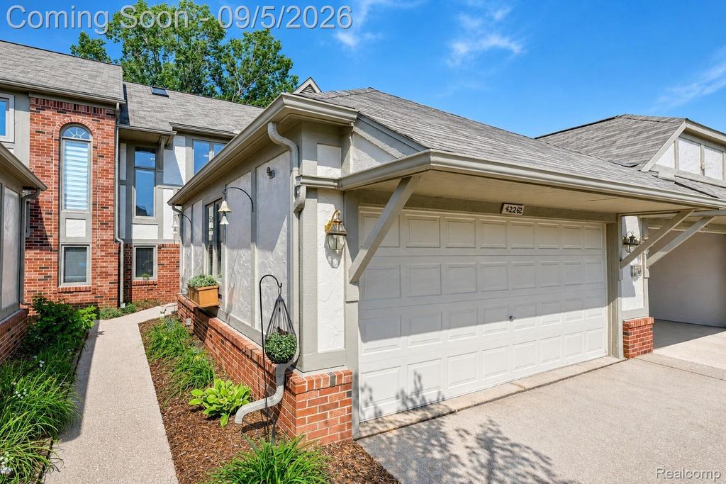 42262 Saratoga Circle, Canton charter township