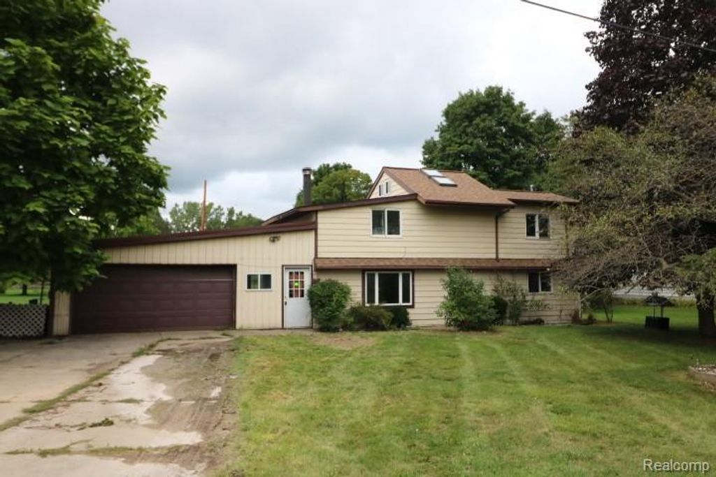 6179 Falkenbury Road, Deerfield township