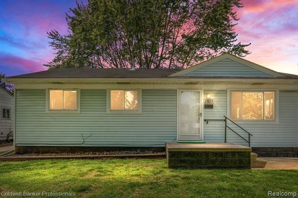 21817 Weller Avenue, Warren city