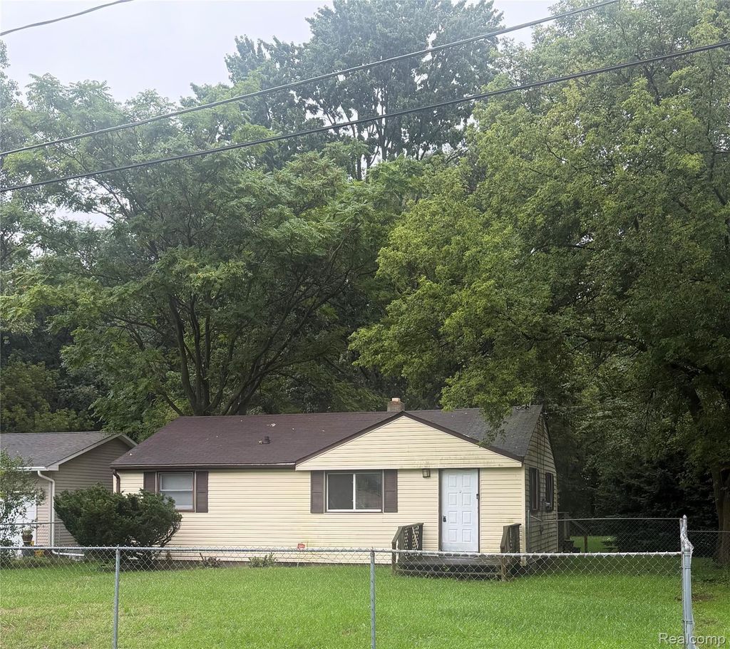 2069 Woodland Pass, Burton city