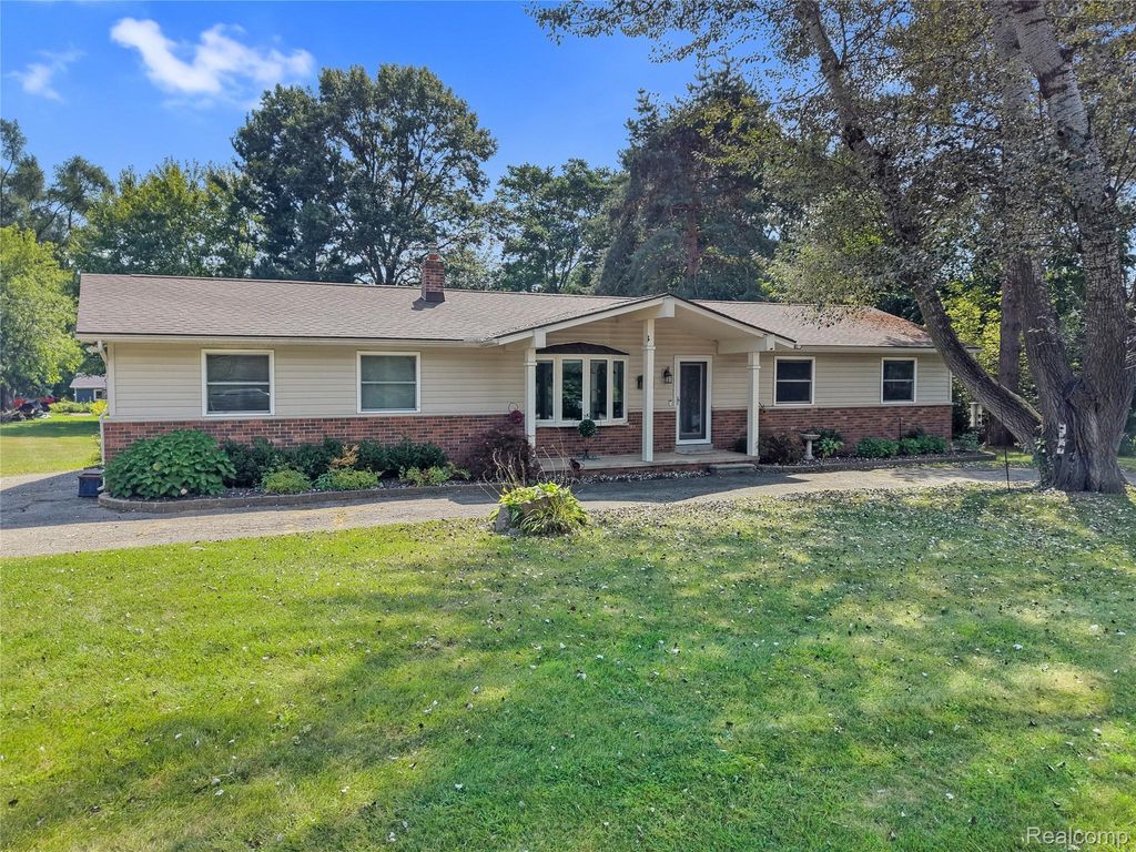 6970 Biscayne Avenue, White Lake charter township