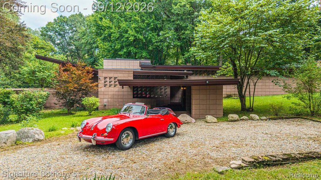 11090 Hawthorne Drive, Galesburg