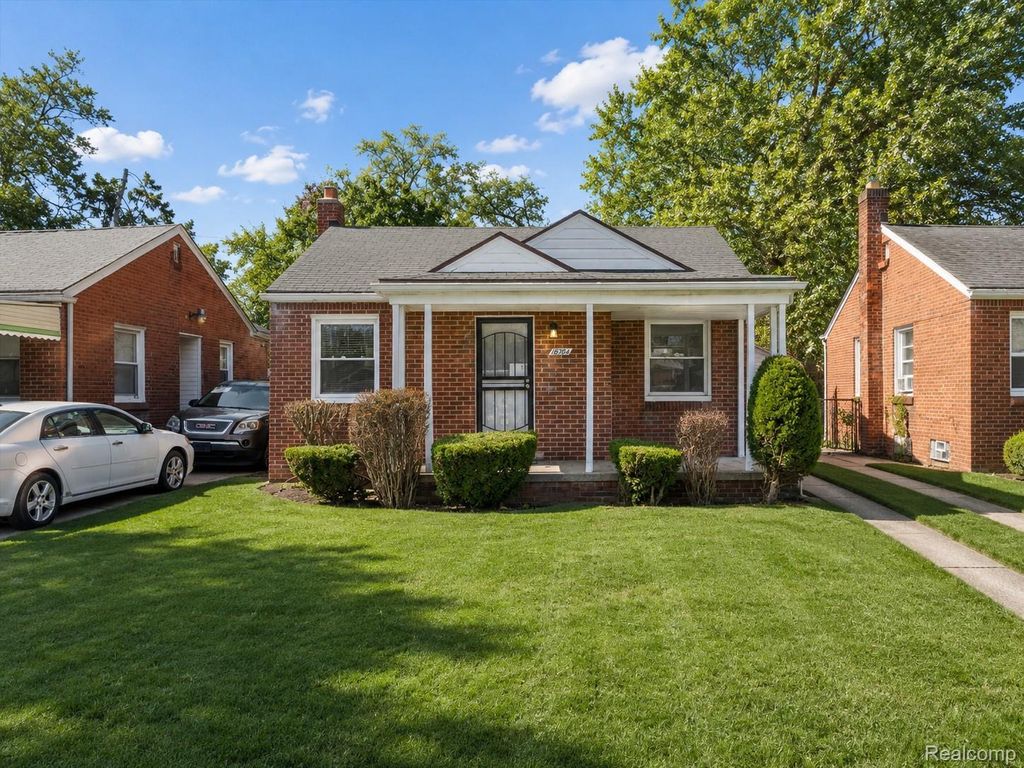 18704 Sunderland Road, Detroit city