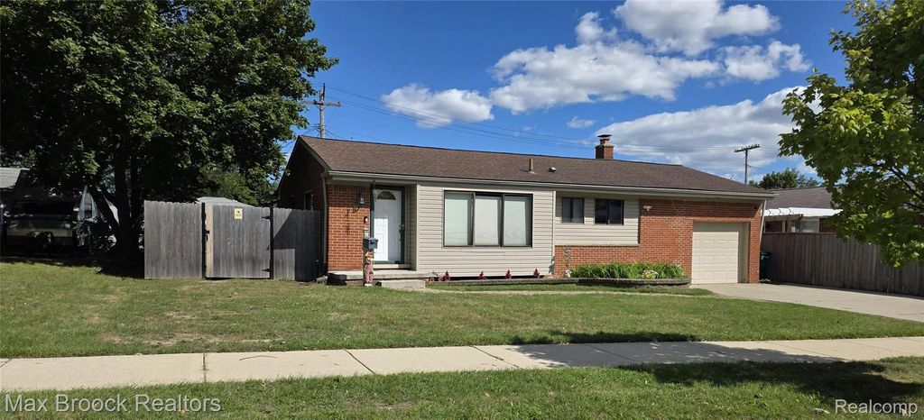 1136 N Selfridge Boulevard, Clawson city