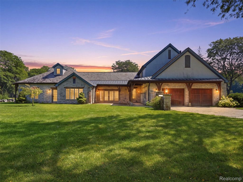 61400 Romeo Plank Road, Ray