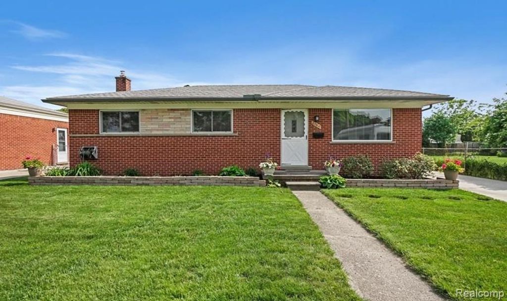 4396 Dunn Drive, Warren city