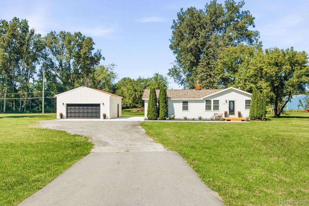 3246 Keewahdin Road, Fort Gratiot