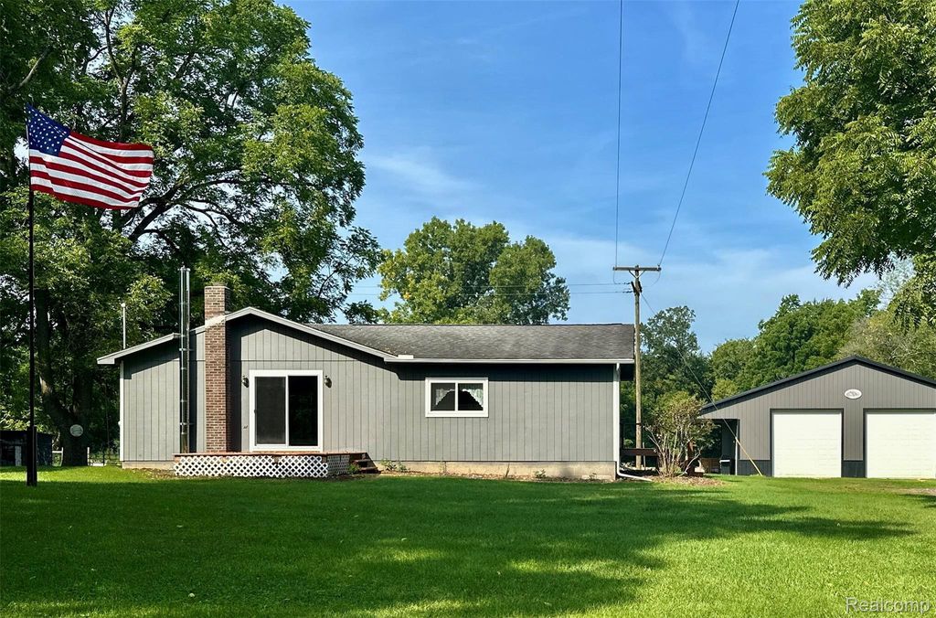 4520 Dutton Road, Iosco township