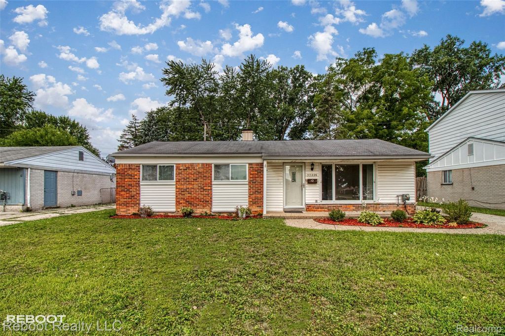 32339 Chalfonte Drive, Warren city