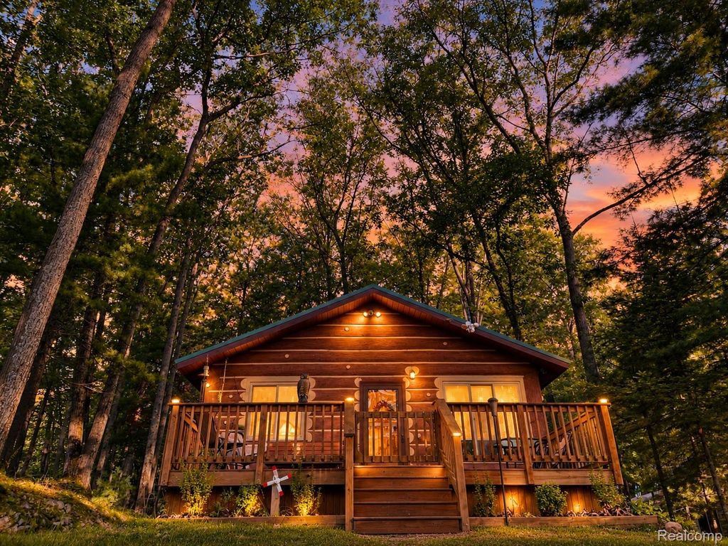 417 Ogemaw Road, Rose township