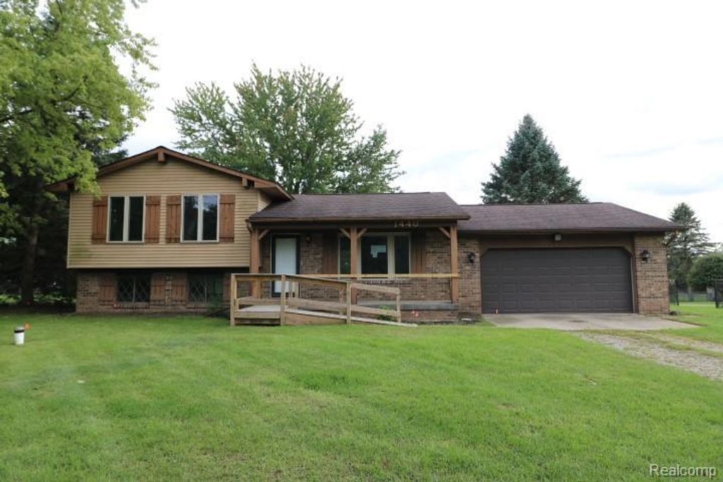 1440 E Sawdust Corners Road, Lapeer