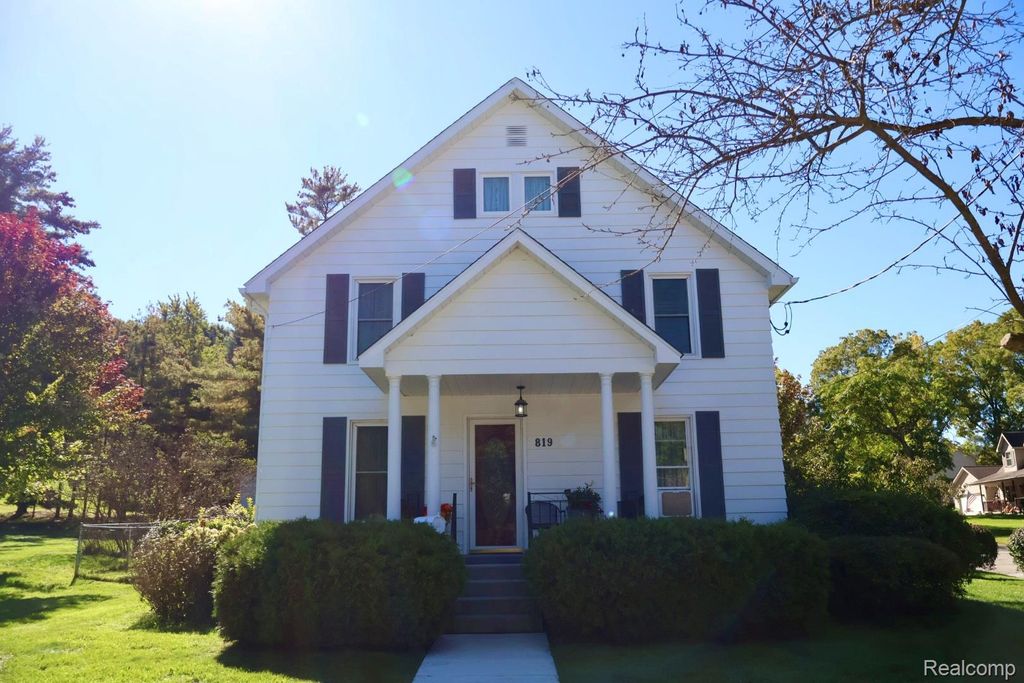 819 W Shiawassee Avenue, Fenton